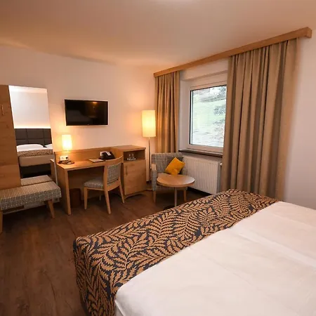 فندق Seegasthof Hois'n Wirt - Mit Wellnessbereich غموندين